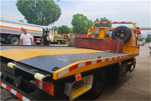 小河附近拖车电话号码服务